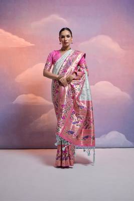 Sea Green Soft Banarasi Saree With Kanjivaram Weaving Texture And Contrast Weaving Border With Blouse 3