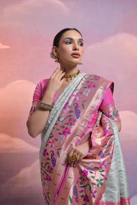 Sea Green Soft Banarasi Saree With Kanjivaram Weaving Texture And Contrast Weaving Border With Blouse 4