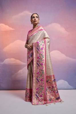 White Soft Banarasi Saree With Kanjivaram Weaving Texture And Contrast Weaving Border With Blouse 2