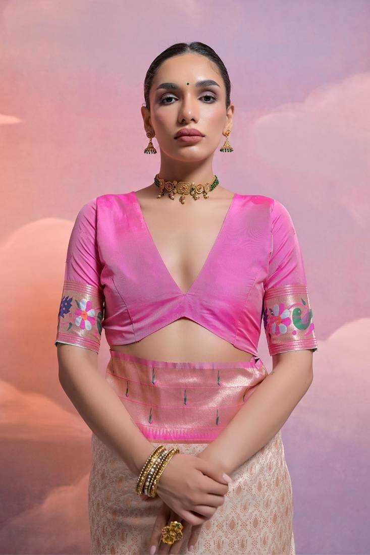 White Soft Banarasi Saree With Kanjivaram Weaving Texture And Contrast Weaving Border With Blouse