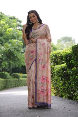 Off White Gujarti Style Tussar Silk bland Floral Printe Pallu & Border Saree With Blouse 2