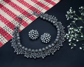 Ghungaroo choker in black polish choker necklace, chic jewellery 3