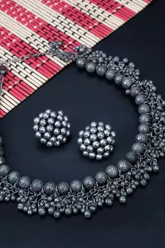 Ghungaroo choker in black polish choker necklace, chic jewellery