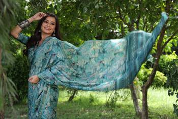 Teal Desi Tussar Silk Saree With Printed Pattern Pallu And Zari Weaving Border With Blouse 4