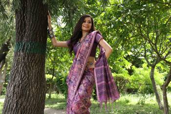 Purple Desi Tussar Silk Saree With Printed Pattern Pallu And Zari Weaving Border With Blouse 2