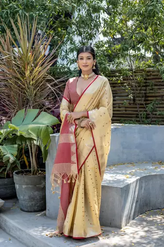 Cream Semi Tussar Silk Saree With Bandhani Style Temple Border With Blouse