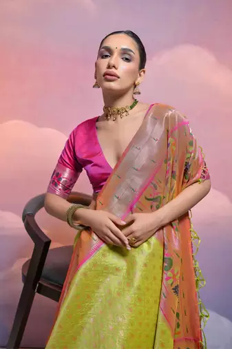 Mehendi Pink Soft Banarasi Saree With Kanjivaram Weaving Texture And Contrast Weaving Border With Blouse