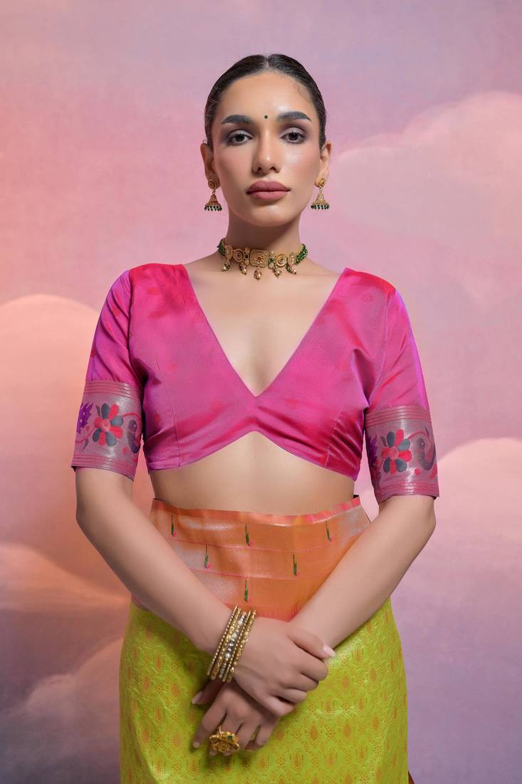 Mehendi Pink Soft Banarasi Saree With Kanjivaram Weaving Texture And Contrast Weaving Border With Blouse