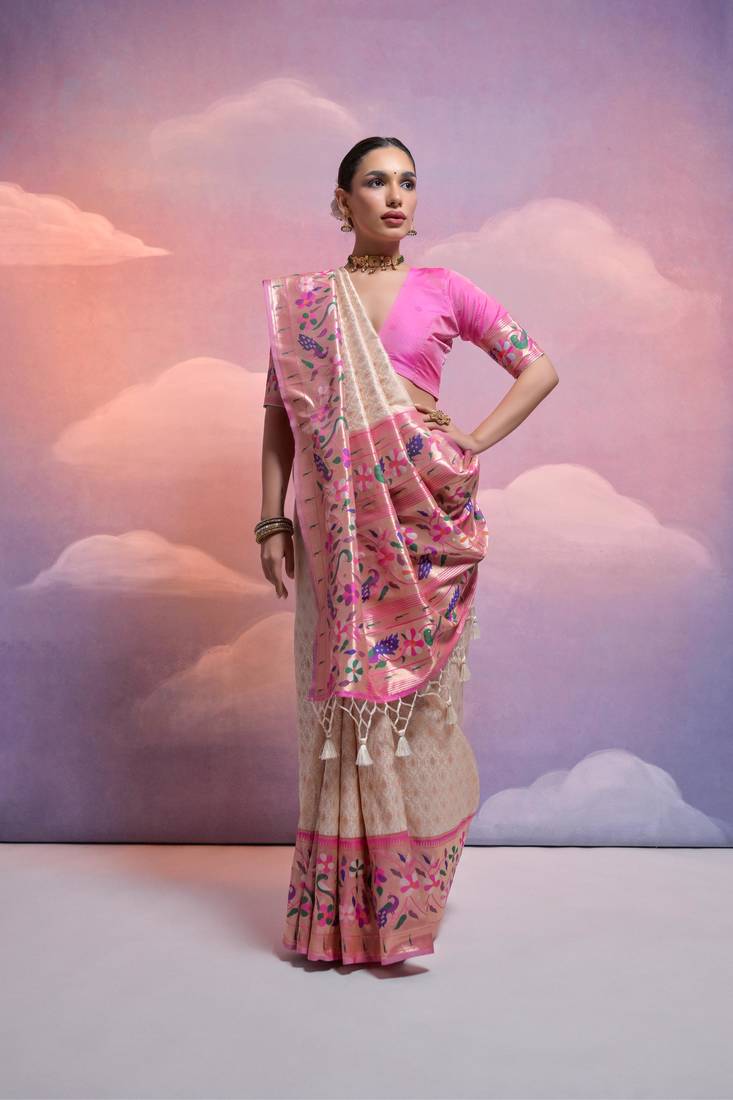 White Soft Banarasi Saree With Kanjivaram Weaving Texture And Contrast Weaving Border With Blouse