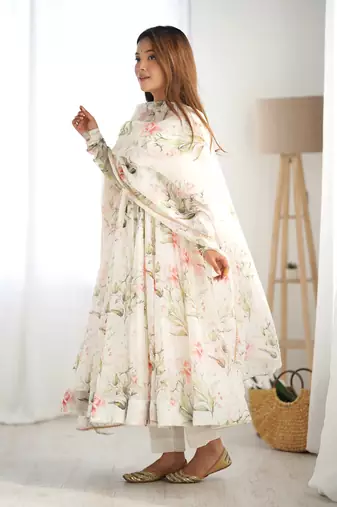 Soft Organza Silk Fabric Fully Flair Kali Pattern And Canvas Patta Anarkali Kurti With Pent And Dupatta  