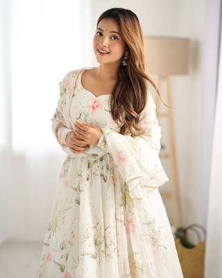 Soft Organza Silk Fabric Fully Flair Kali Pattern And Canvas Patta Anarkali Kurti With Pent And Dupatta 5