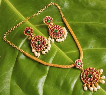 Beautiful Kemp Green Round Attigai Necklace Set Dj09153 1