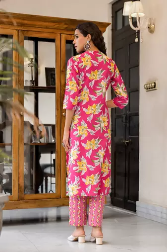 Magenta printed cotton round neck kurta sets