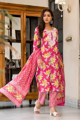 Magenta printed cotton round neck kurta sets