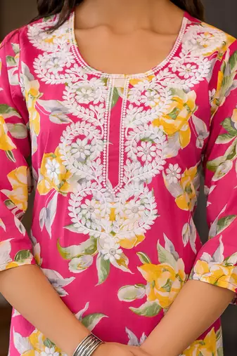 Magenta printed cotton round neck kurta sets