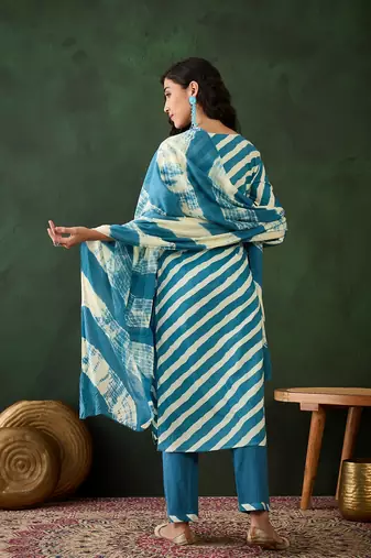 Teal blue printed cotton v neck kurta sets