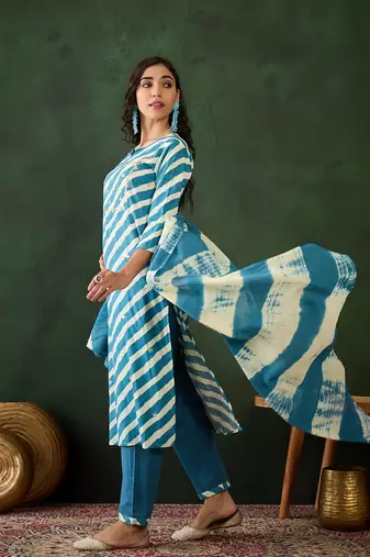 Teal blue printed cotton v neck kurta sets