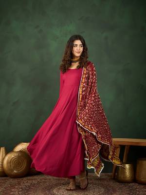 Maroon plain viscose rayon round neck kurta sets 3