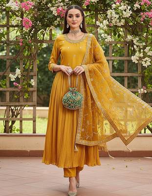 Yellow Silk Blend Zari Embroidered Kurta set 5