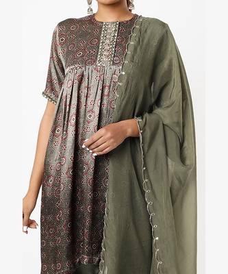 Olive green printed kurta set 2