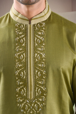 Green cotton blend embroidery kurta pajama 3