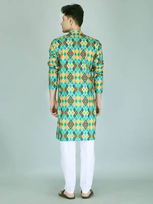 Men green printed cotton blend kurtas 2
