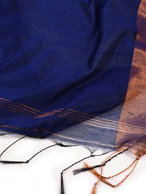 Aakar blue linen saree with unstitched blouse piece 5