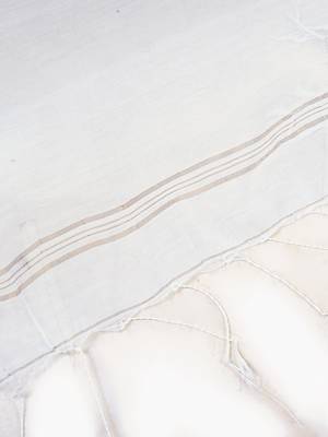 Aakar white linen saree with unstitched blouse piece 5