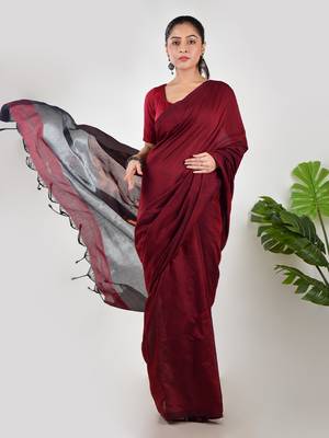 Aakar maroon linen saree with unstitched blouse piece 4