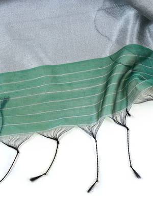 Aakar  green linen saree with unstitched blouse piece 5