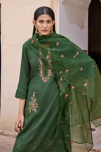Women Green solid silk blend embroidered fancy straight kurta trousers with dupatta