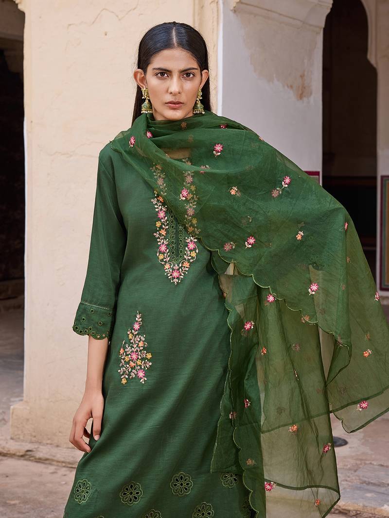 Women Green solid silk blend embroidered fancy straight kurta trousers with dupatta