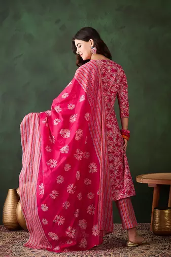 Pink printed cotton round neck kurta sets