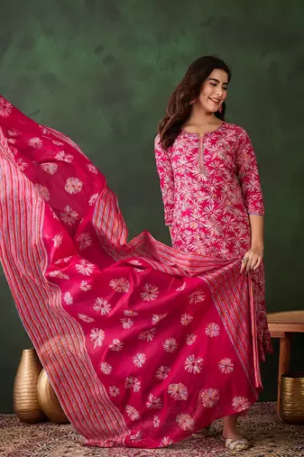 Pink printed cotton round neck kurta sets