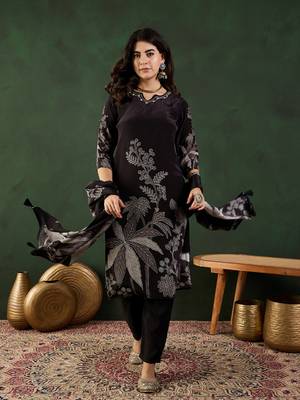 Black embroidered crepe v neck kurta sets 1