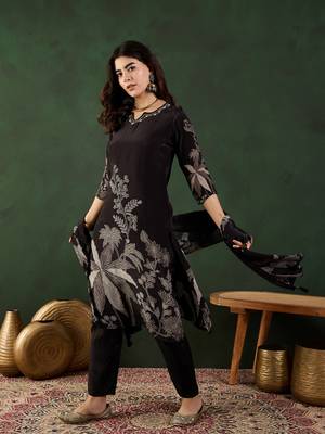 Black embroidered crepe v neck kurta sets 3