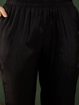 Black embroidered crepe v neck kurta sets 4