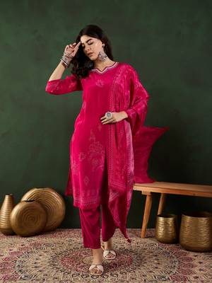 Magenta printed crepe round neck kurta sets 1