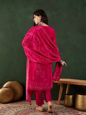 Magenta printed crepe round neck kurta sets 2