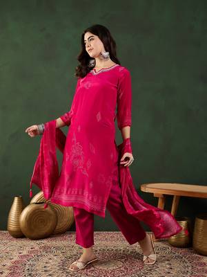 Magenta printed crepe round neck kurta sets 3