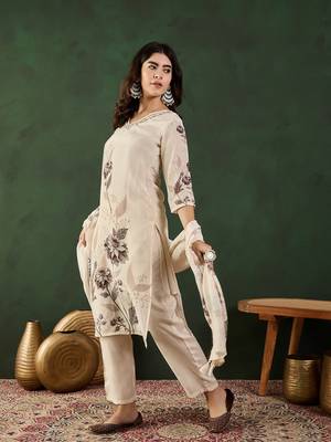 Cream embroidered crepe v neck kurta sets 3