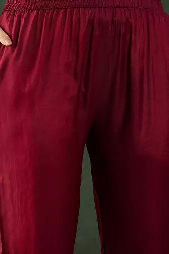 Maroon embroidered crepe v neck kurta sets