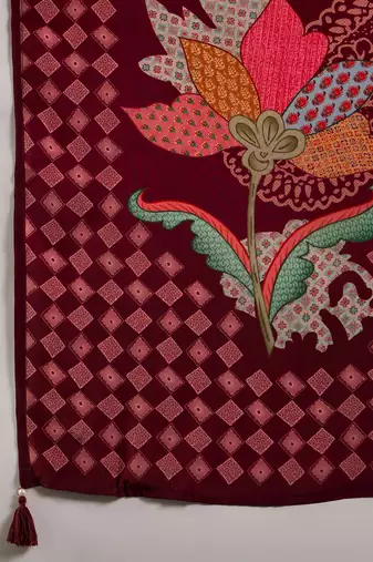 Maroon embroidered crepe v neck kurta sets
