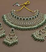 Exquisite pearl and jewel-encrusted bridal jewelry set mehndi color
