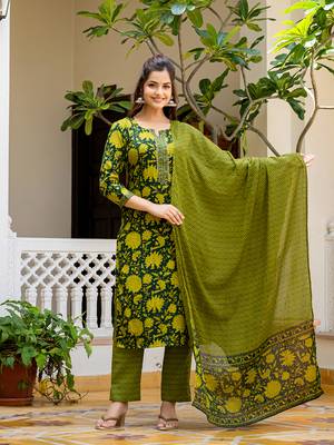 Women Green solid rayon blend printed fancy straight kurta trousers with dupatta 6