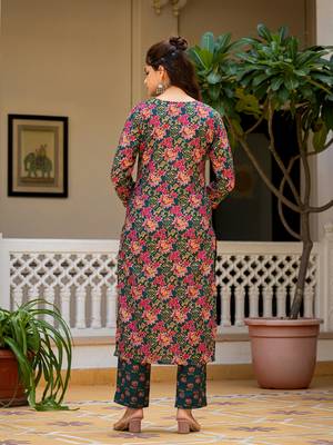 Women Green color cotton blend printed work fancy kurta bottom and dupatta set 5