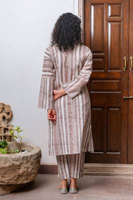 Beige hand block printed cotton slub kurta with pants 2