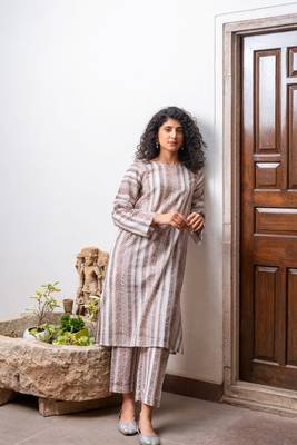 Beige hand block printed cotton slub kurta with pants 3