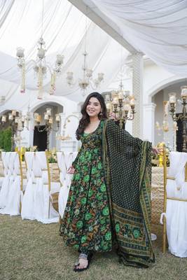 Green beautiful print readymade partywear muslin suit 2