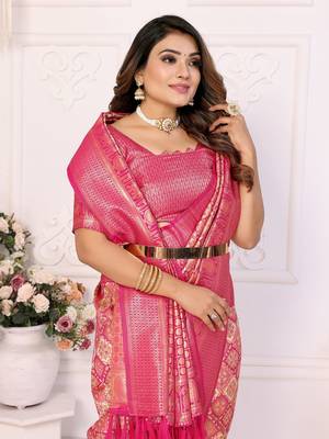 Gold Banarasi Chaturi Silk Saree 3